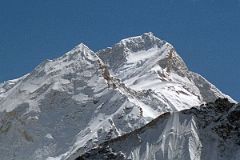 
Kanchungtse (7672m, also called Makalu II) leads to the Makalu La and up to the Makalu summit seen from the Everest Kangshung East Base Camp – a brilliant view!
